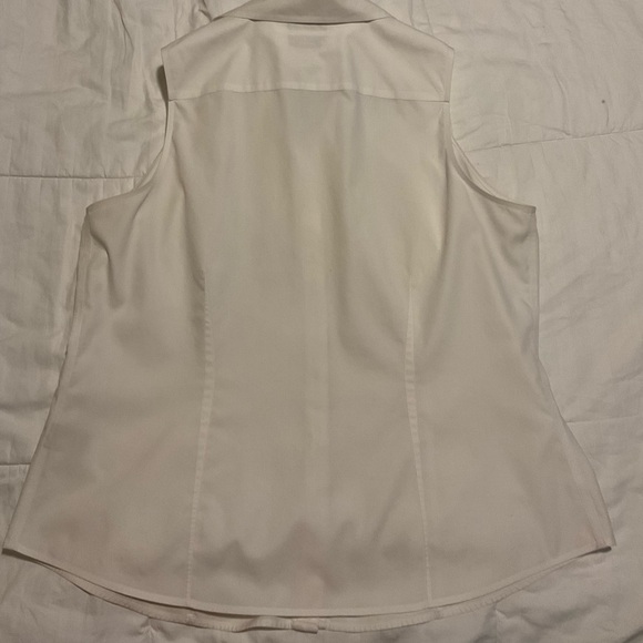 Dillard’s Sleeveless Button Front Shirt - Picture 2 of 2
